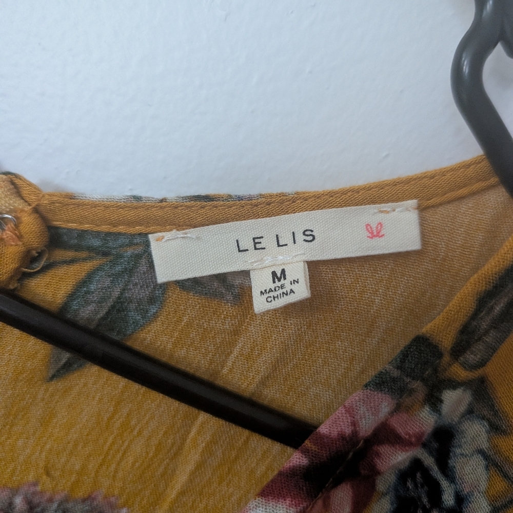 Le Lis Yellow Floral Long Sleeve V Neck Dress‎ - Picture 2 of 4